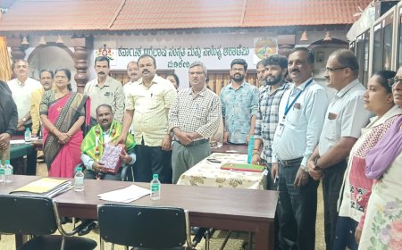 ಕರ್ನಾಟಕ ಕೊಡವ ಸಾಹಿತ್ಯ ಅಕಾಡೆಮಿ ಅರೆಭಾಷೆ ಸಾಹಿತ್ಯ ಮತ್ತು ಸಂಸ್ಕೃತಿ ಅಕಾಡೆಮಿ ವತಿಯಿಂದ  ನಿವೃತ್ತ ಜಂಟಿ ನಿರ್ದೇಶಕರಾದ ಮಲ್ಲಿಕಾರ್ಜುನ ಸ್ವಾಮಿಗೆ ಆತ್ಮೀಯ ಸನ್ಮಾನ