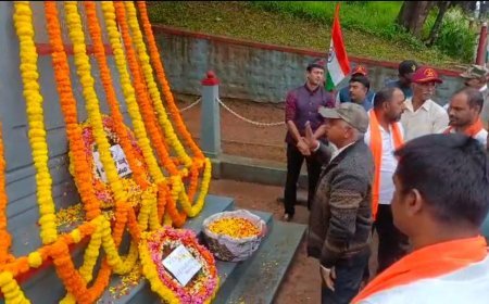 ಮಡಿಕೇರಿ:ಕಾರ್ಗಿಲ್ ಯುದ್ಧದಲ್ಲಿ ಪ್ರಾಣಾರ್ಪಣೆ ಮಾಡಿದ ವೀರ ಯೋಧರಿಗೆ ಪುಷ್ಪನಮನ ಸಲ್ಲಿಸಿದ ಮಾಜಿ ಯೋಧರು