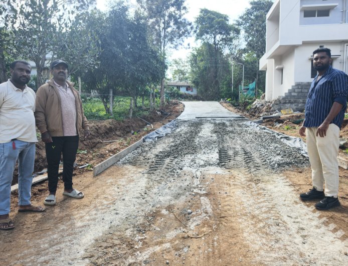 2.3 ಲಕ್ಷ ರೂ ವೆಚ್ಚದಲ್ಲಿ ಕಾಂಕ್ರೀಟ್ ರಸ್ತೆ ಕಾಮಗಾರಿ