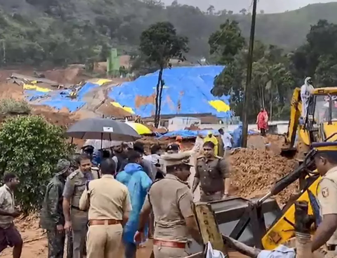 ವಯನಾಡು ಭೂಕುಸಿತ: 2 ಮೃತ್ಯು, 10 ಮಂದಿ ಅವಶೇಷಗಳಡಿ ಸಿಲುಕಿರುವ ಶಂಕೆ