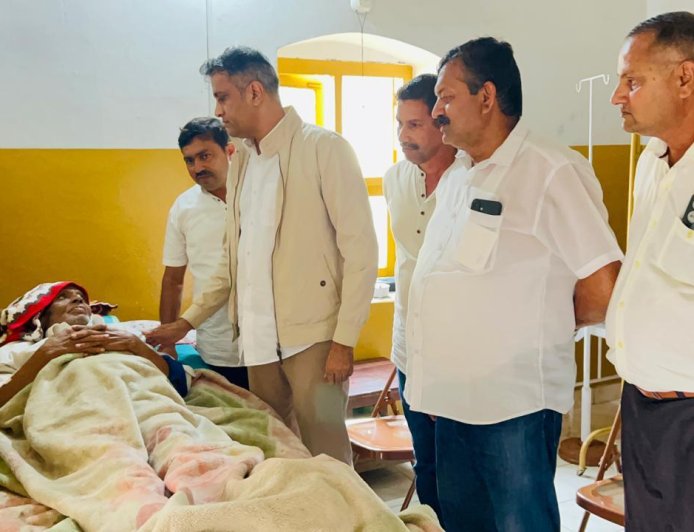 ಹಿರಿಯ ಕಾಂಗ್ರೆಸ್ ಮುಖಂಡ ಇಬ್ರಾಹಿಂ ಅವರ ಆರೋಗ್ಯ ವಿಚಾರಿಸಿದ ಶಾಸಕ ಎಎಸ್ ಪೊನ್ನಣ್ಣ