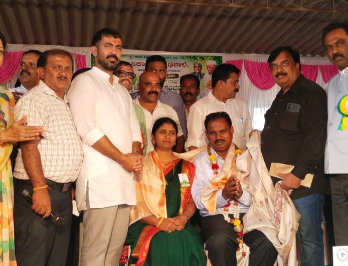ಕೂಡುಮಂಗಳೂರು ಸರ್ಕಾರಿ ಪ್ರೌಢಶಾಲೆಯಲ್ಲಿ ಪರಿಸರ ಕಾರ್ಯಕ್ರಮದಲ್ಲಿ ಸೇವಾ ನಿವೃತ್ತಿಗೊಂಡ ಪರಿಸರ ಪ್ರೇಮಿ ಮುಖ್ಯೋಪಾಧ್ಯಾಯ ಟಿ.ಜಿ.ಪ್ರೇಮಕುಮಾರ್ ಅವರಿಗೆ ಆತ್ಮೀಯ ಅಭಿನಂದನೆ, ಬೀಳ್ಕೊಡುಗೆ