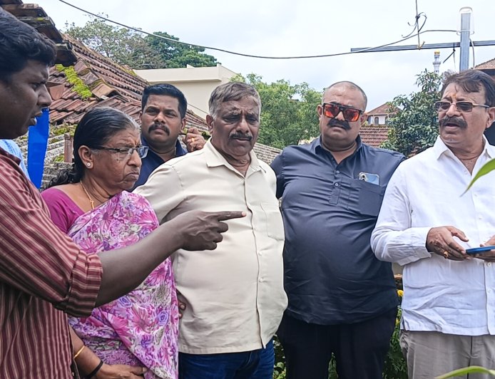 ವಿರಾಜಪೇಟೆ ಗೌರಿಕೆರೆ ತಡೆಗೋಡೆ ಕುಸಿತ ಪ್ರಕರಣ ಭೂ ಕುಸಿತಕ್ಕೆ ಕಾರಣವಾಗಬೇಕಾ?  ಎಂಎಲ್‌ಸಿ ಸುಜಾ ಕುಶಾಲಪ್ಪ ಗರಂ