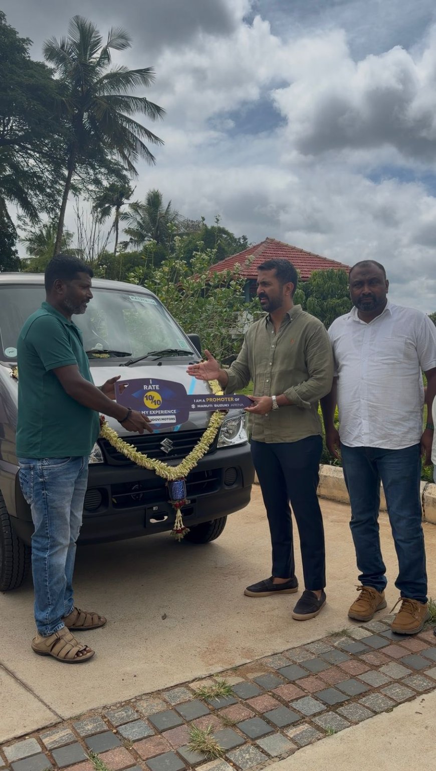 ಹರದೂರು: ಅಂಬೇಡ್ಕರ್ ನಿಗಮದ ವಾಹನ ಸೌಲಭ್ಯ, ಫಲಾನುಭವಿ ಮಂಜುಗೆ ಕೀ ಹಸ್ತಾಂತರ