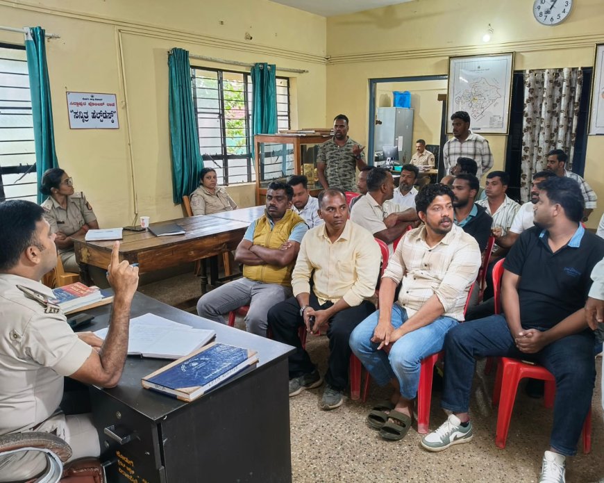ಟಿಂಬರ್ ಯೂನಿಯನ್ ಸದಸ್ಯರೊಂದಿಗೆ ಸಿದ್ದಾಪುರ ದಲ್ಲಿ ಪೊಲೀಸ್ ಸಭೆ : ಜಿಲ್ಲಾಡಳಿತದ ಆದೇಶ ಪಾಲನೆಗೆ ಸೂಚನೆ
