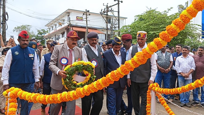 ವಿರಾಜಪೇಟೆಯಲ್ಲಿ ಕಾರ್ಗಿಲ್ ವಿಜಯ್ ದಿವಸ್ ಆಚರಣೆ:  ಹುತಾತ್ಮರ ಸ್ಮಾರಕ್ಕೆ ಪುಷ್ಪನಮನ
