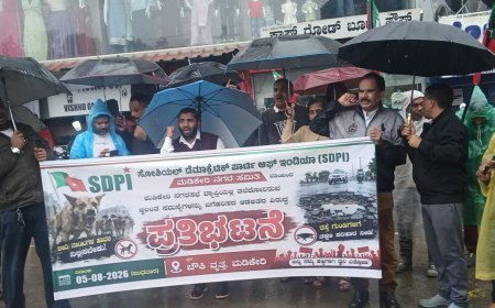 ಬೀದಿನಾಯಿಗಳ ಹಾವಳಿ ಮತ್ತು ಹದಗೆಟ್ಟ ರಸ್ತೆಗಳ ಬಗ್ಗೆ ಗಮನಹರಿಸದ ನಗರಸಭೆ ಆಡಳಿತದ ವಿರುದ್ಧ  ಎಸ್‌ಡಿಪಿಐ ಪ್ರತಿಭಟನೆ