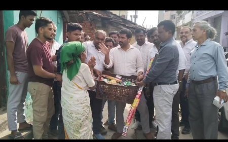 ಕುಶಾಲನಗರ:ಮಳೆಗೆ ಟೌನ್ ಕಾಲೋನಿಯಲ್ಲಿ ಮನೆ ಕುಸಿತ    ಹೊಸ ಮನೆ ನಿರ್ಮಿಸಿ ಕೊಡುವ ಭರವಸೆ ನೀಡಿದ ಶಾಸಕ ಮಂತರ್ ಗೌಡ