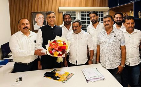 ಪೊನ್ನoಪೇಟೆ ಬ್ಲಾಕ್ ಕಾಂಗ್ರೆಸ್ ಅಧ್ಯಕ್ಷ ಮೀದೇರಿರ ನವೀನ್ ನೇತೃತ್ವದಲ್ಲಿ ಸಿ ಎಂ. ರಾಜಕೀಯ ಕಾರ್ಯದರ್ಶಿ ಪೊನ್ನಣ್ಣ ಅವರ ಭೇಟಿ :ಅಭಿನಂದನೆ ಸಲ್ಲಿಕೆ