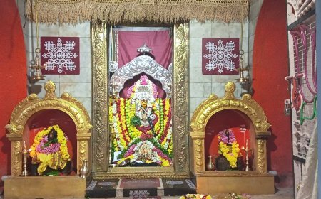 ವರಮಹಾಲಕ್ಷ್ಮಿ ಹಬ್ಬ: ವೀರಾಜಪೇಟೆಯ ಶ್ರೀ ದಕ್ಷಿಣ ಮಾರಿಯಮ್ಮ ದೇವಸ್ಥಾನದಲ್ಲಿ ವಿಶೇಷ ಪೂಜೆ ಹಾಗೂ ಅನ್ನಸಂತರ್ಪಣೆ