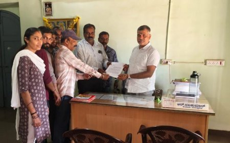 ಗ್ರಾಮ ಸಹಾಯಕರ ಮುಷ್ಕರ; ನಾಪೋಕ್ಲು ಕಂದಾಯ ಪರಿವೀಕ್ಷಕರಿಗೆ ಮನವಿ ಸಲ್ಲಿಕೆ