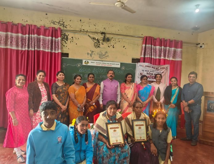 ಕಡಗದಾಳು ಸಕಾ೯ರಿ ಪ್ರೌಢಶಾಲೆಯಲ್ಲಿ ಮಿಸ್ಟಿ ಹಿಲ್ಸ್ ನಿಂದ ಹಿರಿಯ ಜೀವಿಗಳಿಗೆ ನಮನ
