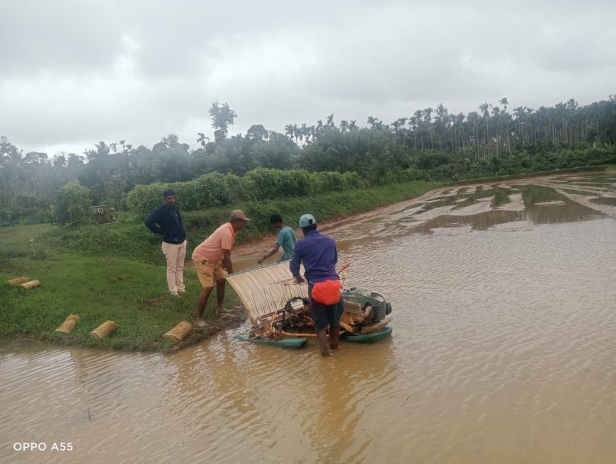 ಧರ್ಮಸ್ಥಳ ಗ್ರಾಮಾಭಿವೃದ್ಧಿ ಯೋಜನೆಯಡಿ ಯಾಂತ್ರಿಕೃತ ಯಂತ್ರ ಶ್ರೀ' ಭತ್ತ ನಾಟಿ ಜಿಲ್ಲಾ ನಿರ್ದೇಶಕರಿಂದ ಮಾರ್ಗದರ್ಶನ