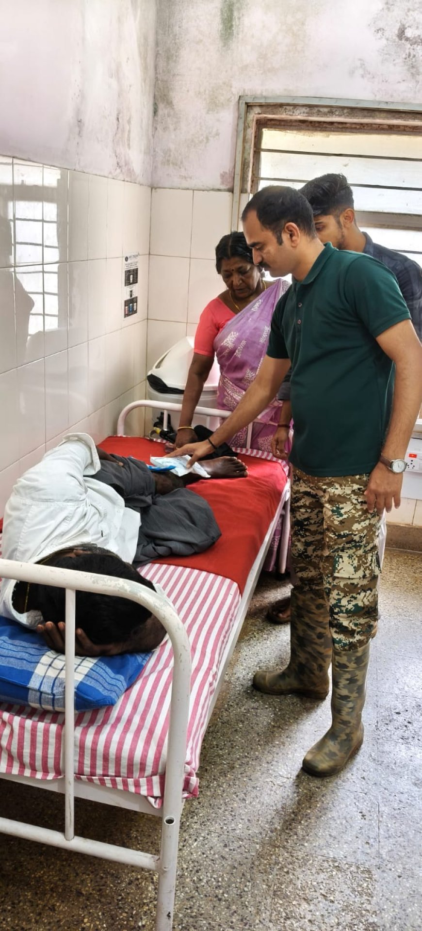 ಸ್ಕೂಟಿಯಲ್ಲಿ ತೆರಳುತ್ತಿದ್ದ ಕಾರ್ಮಿಕನ ಮೇಲೆ ಕಾಡಾನೆ ದಾಳಿ: ಗಂಭೀರ ಗಾಯ