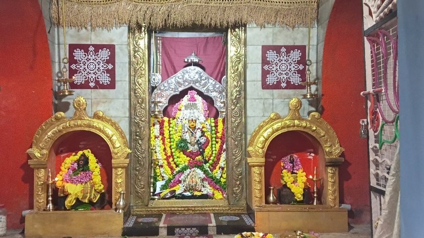 ವರಮಹಾಲಕ್ಷ್ಮಿ ಹಬ್ಬ: ವೀರಾಜಪೇಟೆಯ ಶ್ರೀ ದಕ್ಷಿಣ ಮಾರಿಯಮ್ಮ ದೇವಸ್ಥಾನದಲ್ಲಿ ವಿಶೇಷ ಪೂಜೆ ಹಾಗೂ ಅನ್ನಸಂತರ್ಪಣೆ