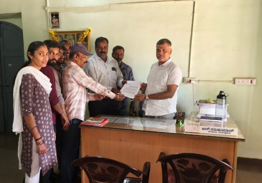 ಗ್ರಾಮ ಸಹಾಯಕರ ಮುಷ್ಕರ; ನಾಪೋಕ್ಲು ಕಂದಾಯ ಪರಿವೀಕ್ಷಕರಿಗೆ ಮನವಿ ಸಲ್ಲಿಕೆ