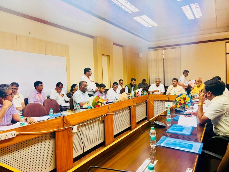 ಖಾರೀಫ್ ಬೆಳೆಗೆ ಹಾರಂಗಿ ಜಲಾಶಯದಿಂದ ನೀರು ಹರಿಸುವ ಕುರಿತು ಸಲಹಾ ಸಮಿತಿ ಸಭೆಯಲ್ಲಿ ಭಾಗವಹಿಸಿದ ಶಾಸಕ ಡಾ.ಮಂತರ್ ಗೌಡ