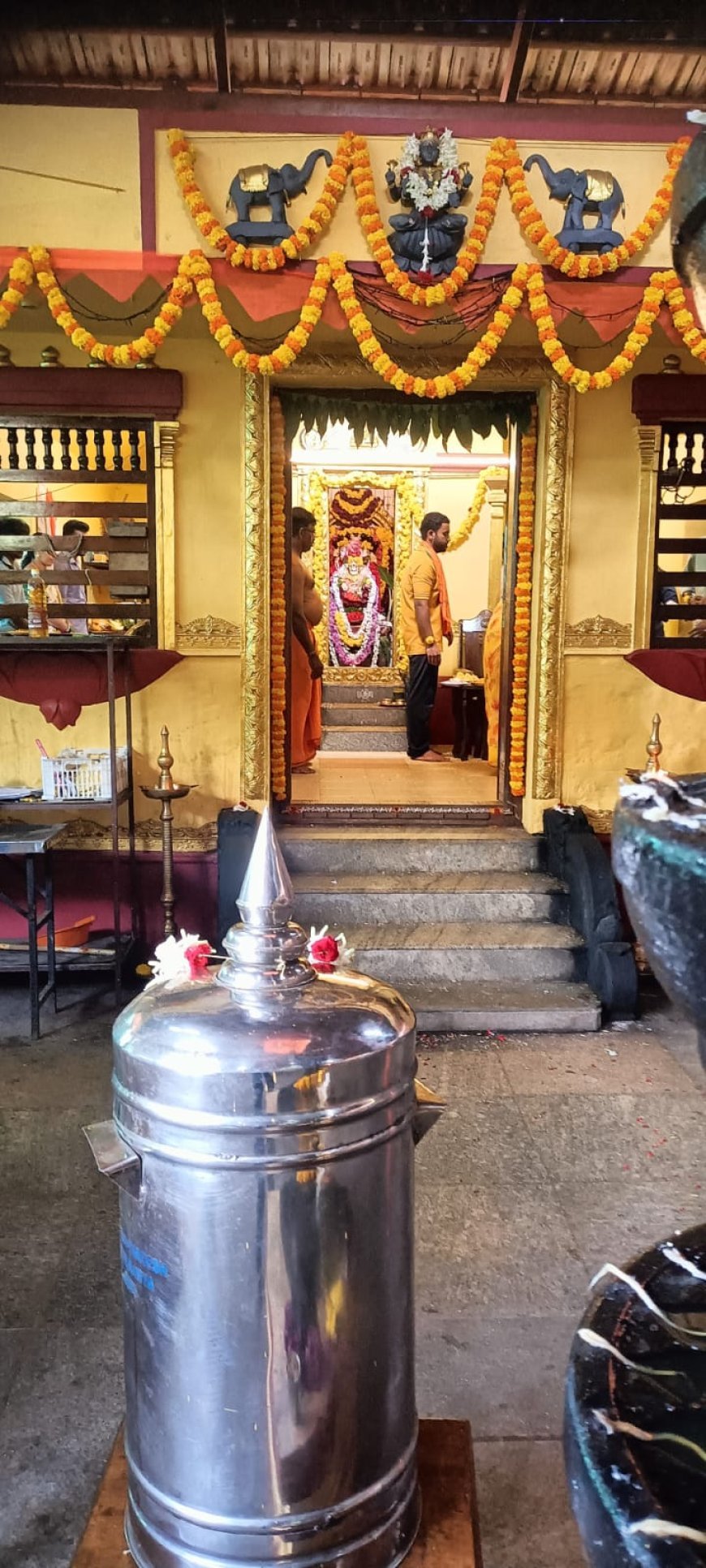 ವರಮಹಾಲಕ್ಷ್ಮಿ ಪೂಜೆ: ಪ್ರಸಾದ ವಿತರಣೆ ಹಾಗೂ ಅನ್ನಸಂತರ್ಪಣೆ