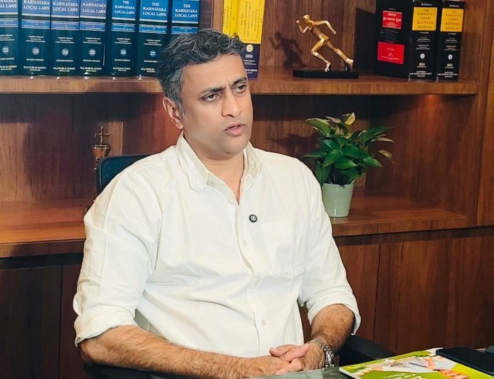 ಸಚಿವರಾದ ಹೆಚ್.ಸಿ. ಬಾಲಕೃಷ್ಣ ರವರ ಅಧ್ಯಕ್ಷತೆಯಲ್ಲಿ ಪ್ರಗತಿಪರಶೀಲನಾ ಸಭೆಯಲ್ಲಿ ಭಾಗವಹಿಸಿದ ಶಾಸಕ ಎಎಸ್ ಪೊನ್ನಣ್ಣ